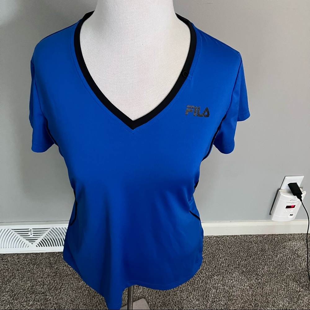 NWOT FILA Sport Athletic Top Performance V-neck Shirt Blue Women’s Sz M Medium